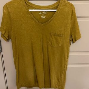 Universal Thread- Short sleeve V neck- NEVER WORN